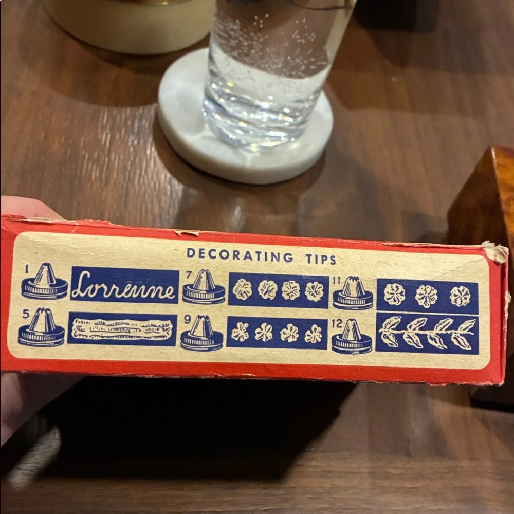Vintage 1940's CAKE DECORATOR KIT Lorraine Novelty KITCHEN PASTRY TIPS Regulator